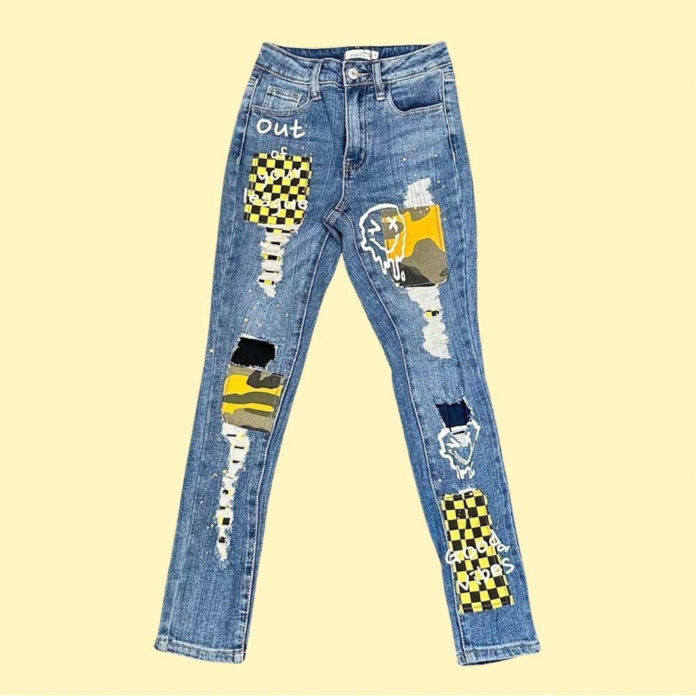 LIKE NEW Rue21 Yellow High Rise Graffiti Patch Ripped Jeggings
